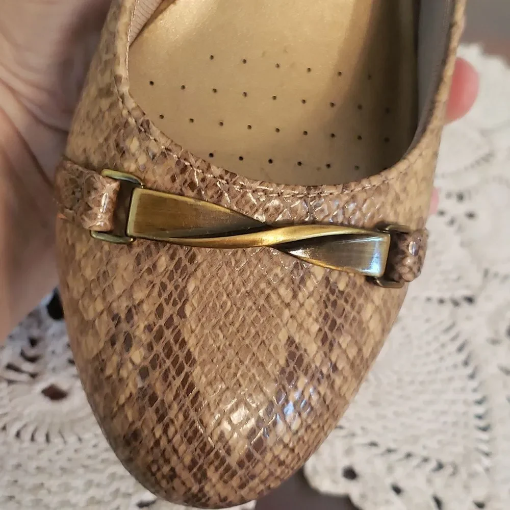 Life Stride Landeo Tan Brown Snakeskin Pattern Comfort Flex Wedges Sz 9.5
